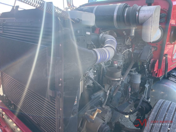 2016-peterbilt-365-image-23
