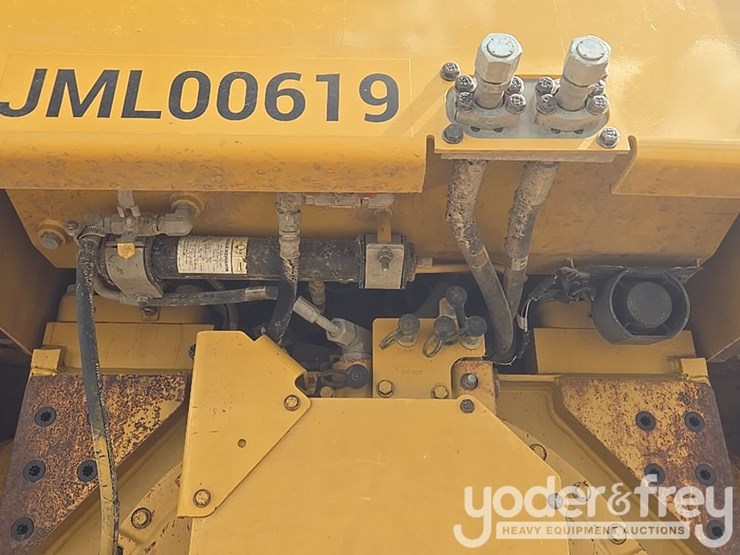 2019-caterpillar-d6t-lgp-image-32