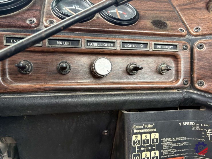 1996-freightliner-fld120-image-84