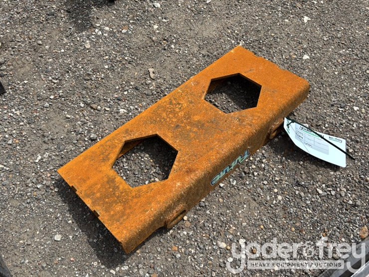 dingo-mounting-plate-to-suit-mini-skidsteer-image-2