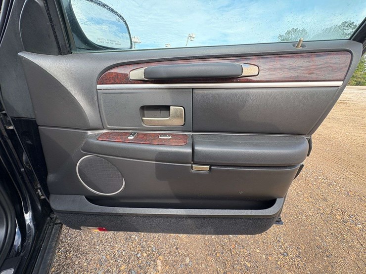 2008-lincoln-town-car-limousine-(86,235-miles)-image-16