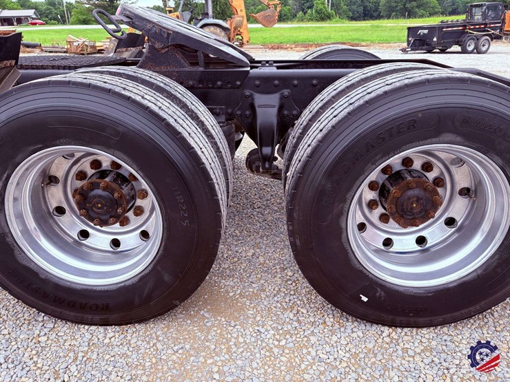 1993-freightliner-fld120-image-15