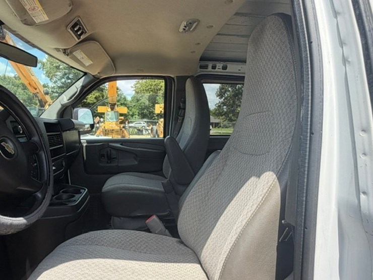 2013-chevrolet-express-3500-image-38