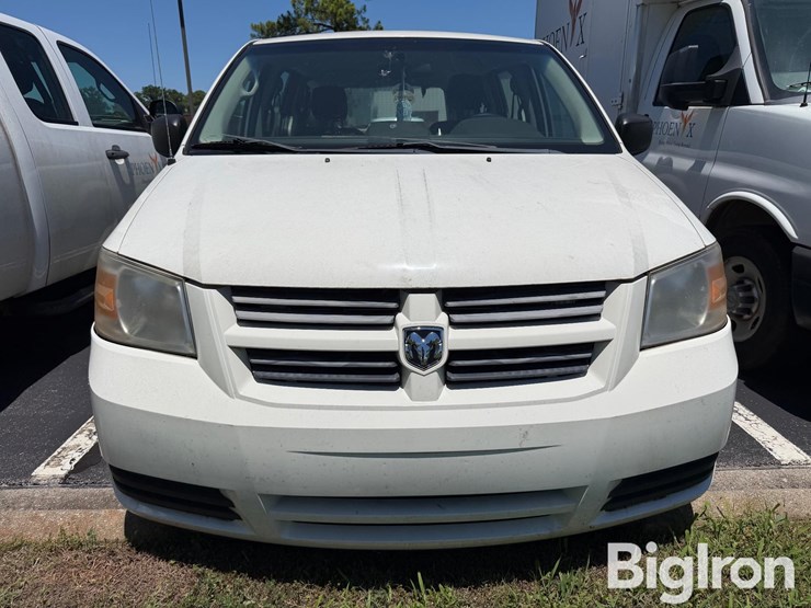 2010-dodge-grand-caravan-se-image-2