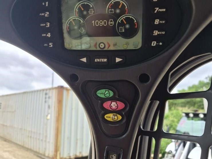 2011-bobcat-s750-image-17
