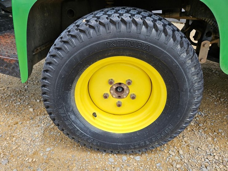 2020-john-deere-gator-image-12