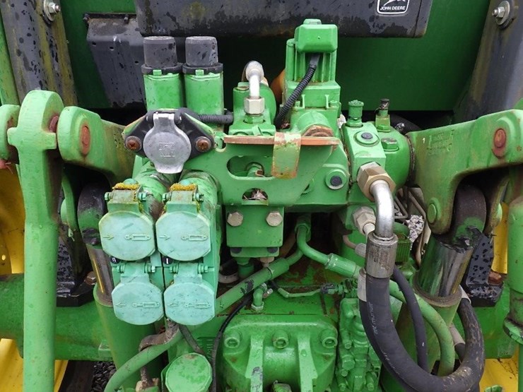 john-deere-210-image-22
