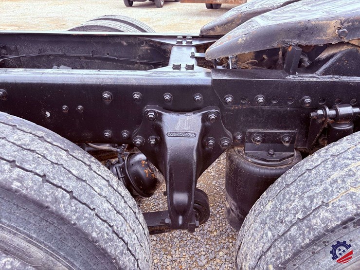 1996-freightliner-fld120-image-18