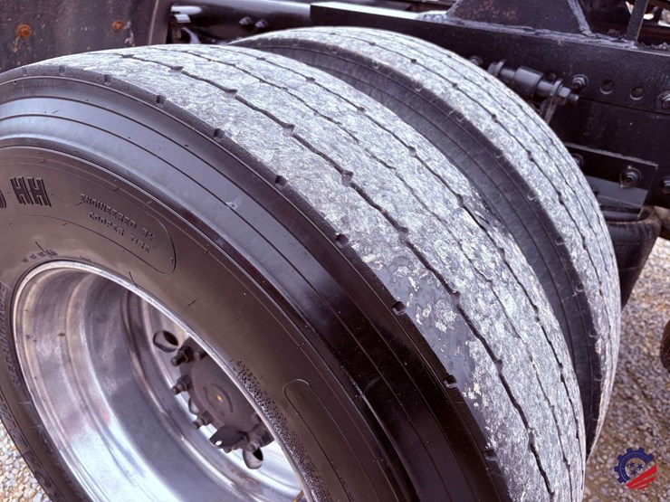 1996-freightliner-fld120-image-9