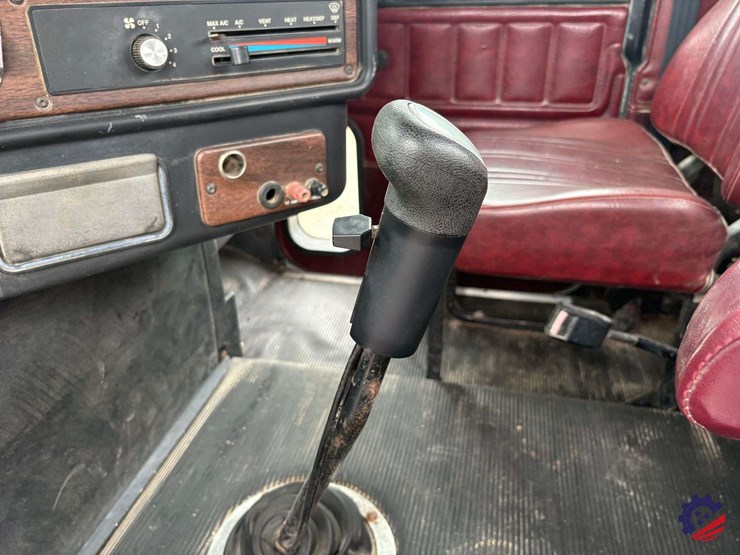 1993-freightliner-fld120-image-76