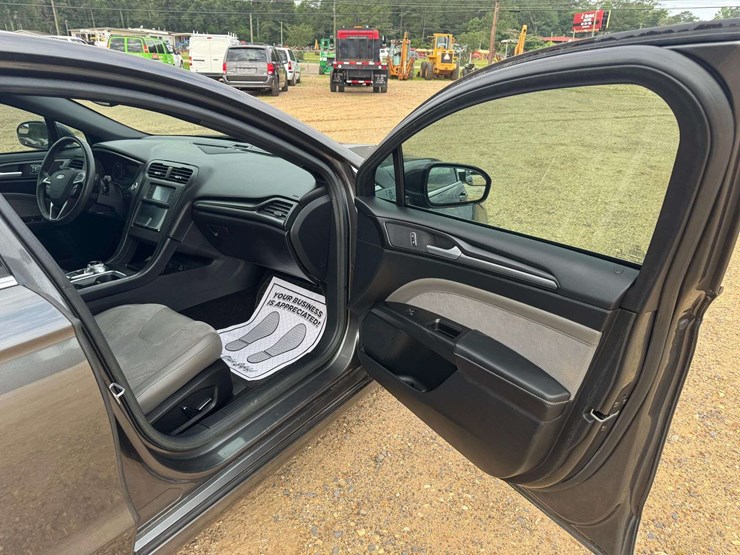 2017-ford-fusion-sport-awd-4dr-sedan---70,774-miles-image-15