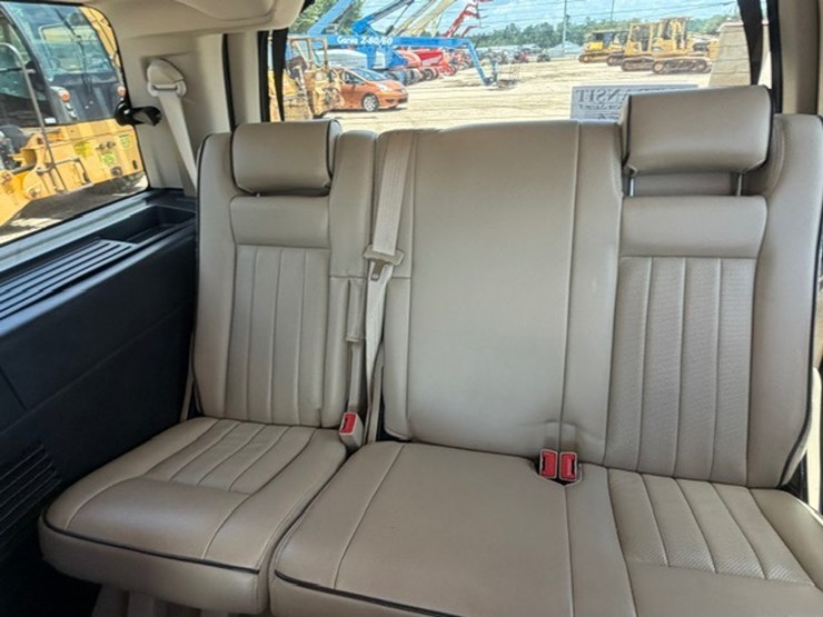 2005-lincoln-navigator-image-32