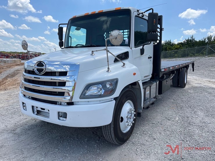 2018-hino-338-image-3