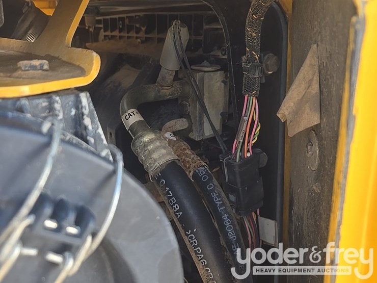2019-caterpillar-d6t-lgp-image-39
