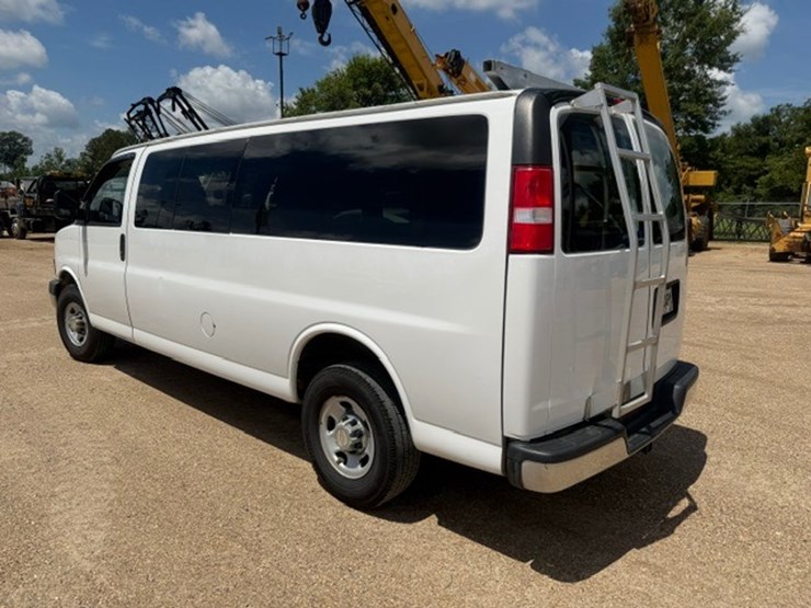 2013-chevrolet-express-3500-image-4