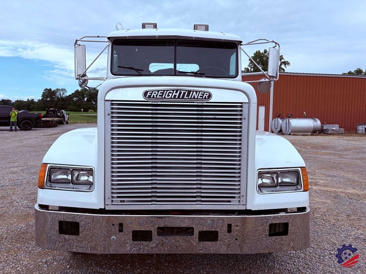 1996-freightliner-fld120-image-6