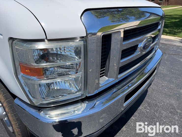 2013-ford-cargo-image-12
