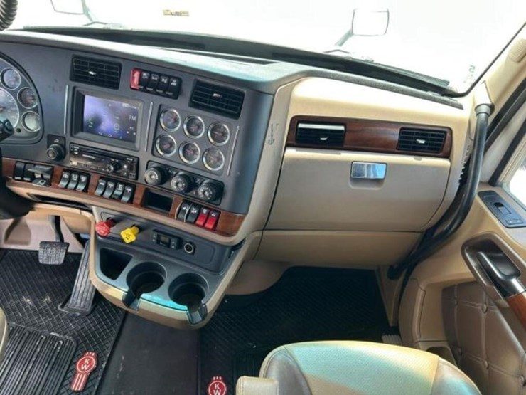 2020-kenworth-t680-image-26