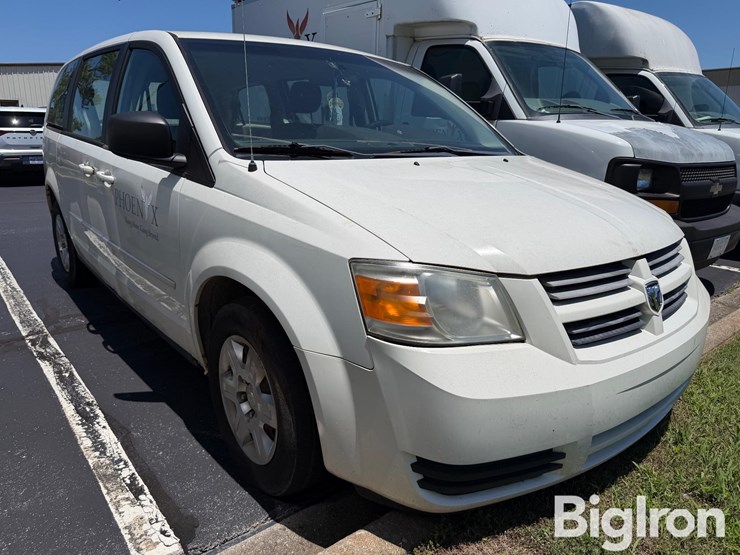 2010-dodge-grand-caravan-se-image-3