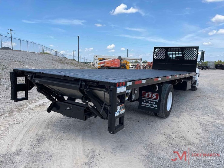 2018-hino-338-image-28