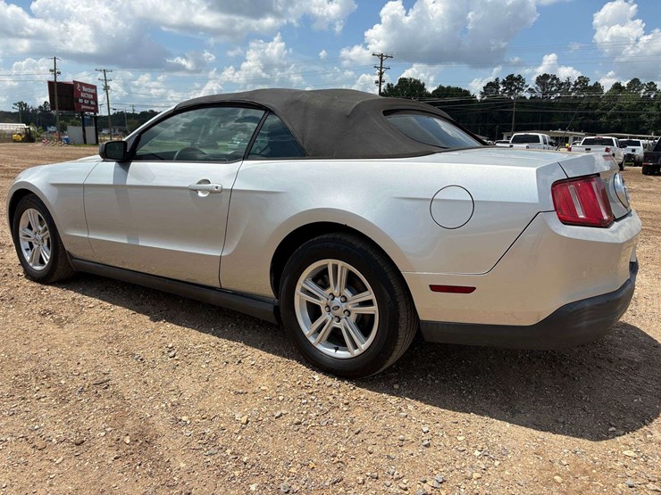 2010-ford-mustang-2-door-convertible-(117,578-miles)-image-3