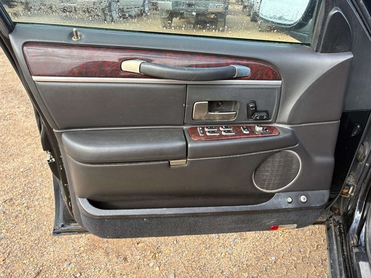 2008-lincoln-town-car-limousine-(86,235-miles)-image-11