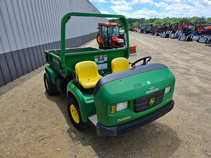 2020-john-deere-gator-image-7