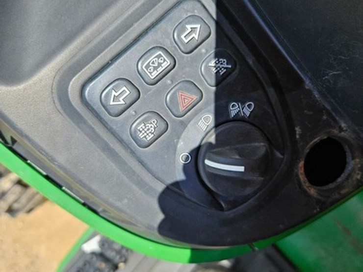 john-deere-4066m-image-39