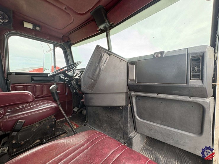 1993-freightliner-fld120-image-62