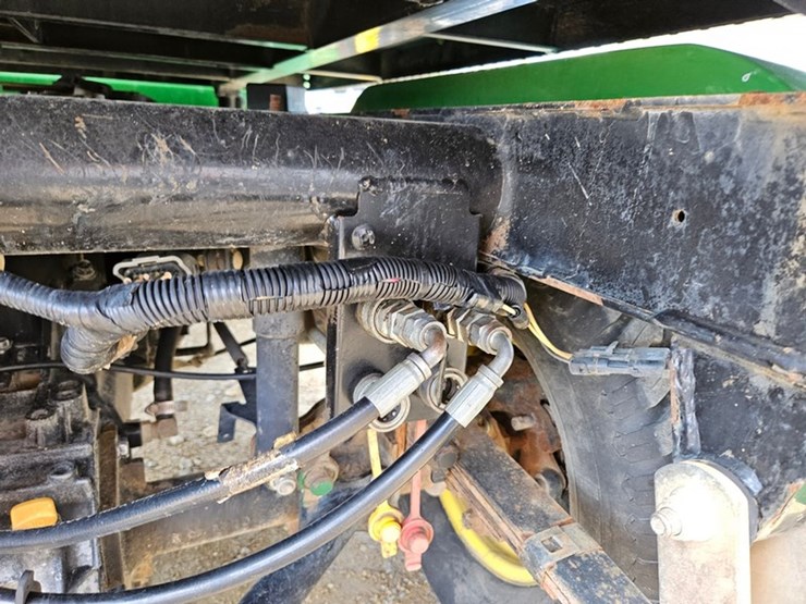 2020-john-deere-gator-image-19