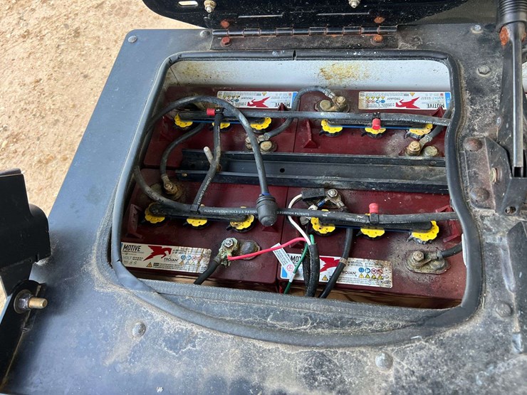2012-columbia-6-seat-summit-golf-cart-(-875.8-hours)-image-37