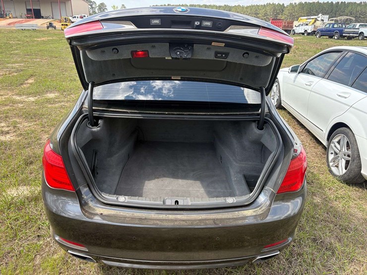 2012-bmw-7-series-4-door-sedan-(143,184-miles)-not-running-image-23