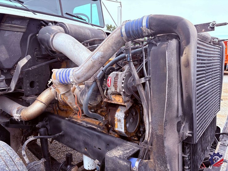 1996-freightliner-fld120-image-30