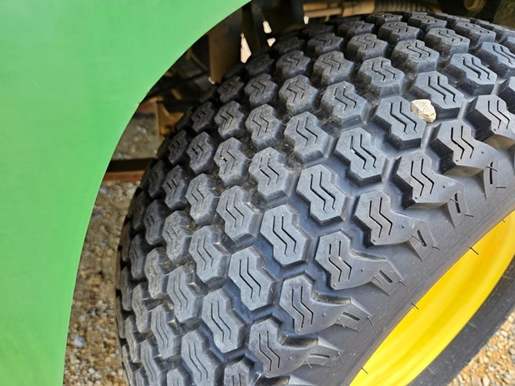 2020-john-deere-gator-image-13