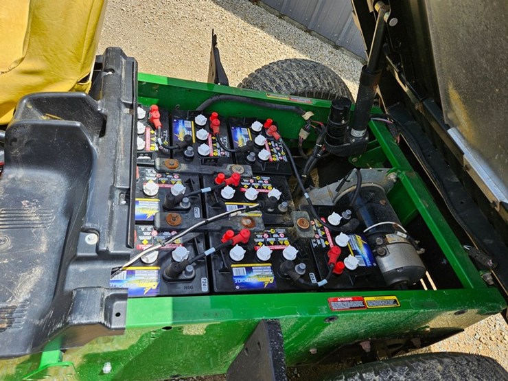 2014-john-deere-gator-image-16