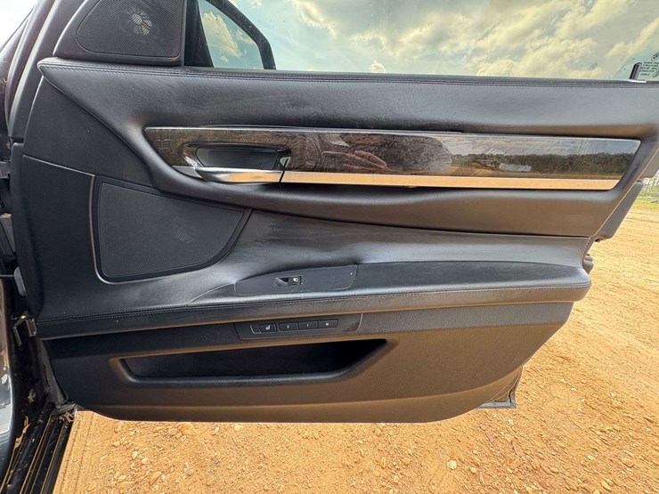 2012-bmw-7-series-4-door-sedan-(143,184-miles)-not-running-image-19