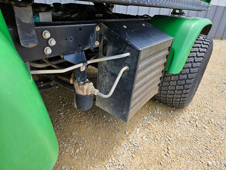 2020-john-deere-gator-image-14