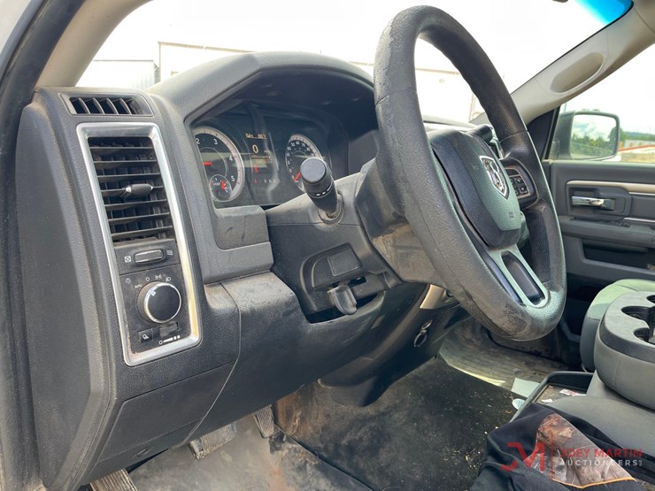2016-dodge-2500-image-21