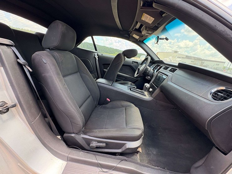 2010-ford-mustang-2-door-convertible-(117,578-miles)-image-14
