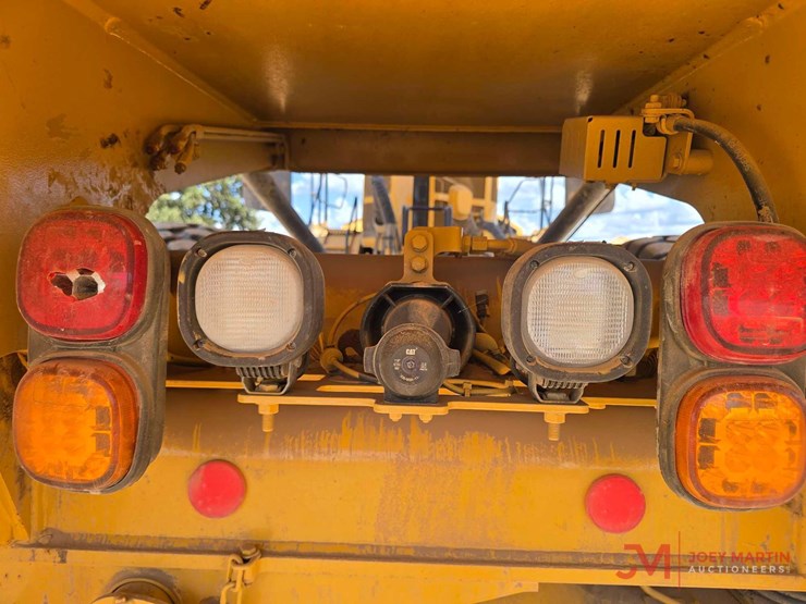 2021-caterpillar-745-image-16