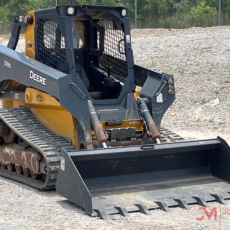 2023 DEERE 331G