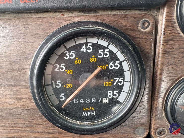 1993-freightliner-fld120-image-77