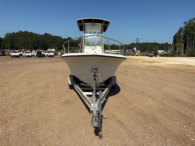 2002-hydra-sports-20'-center-console-boat-w/-tandem-axle-trailer-image-5
