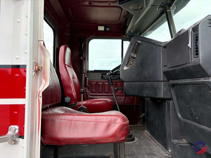 1996-freightliner-fld120-image-63
