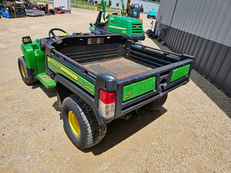 2014-john-deere-gator-image-3