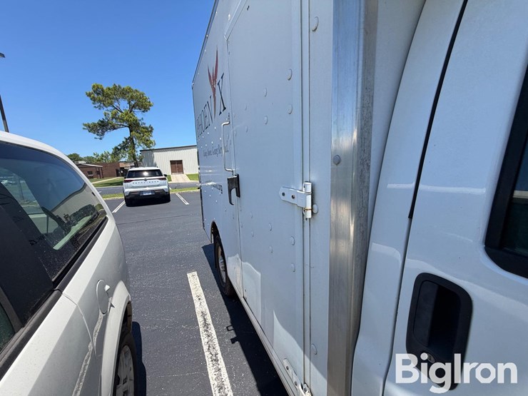 2011-chevrolet-express-g3500-image-16