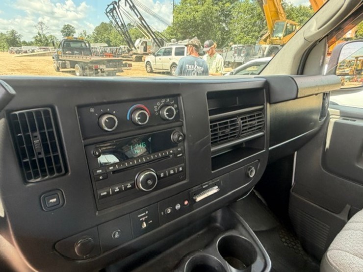 2013-chevrolet-express-3500-image-45