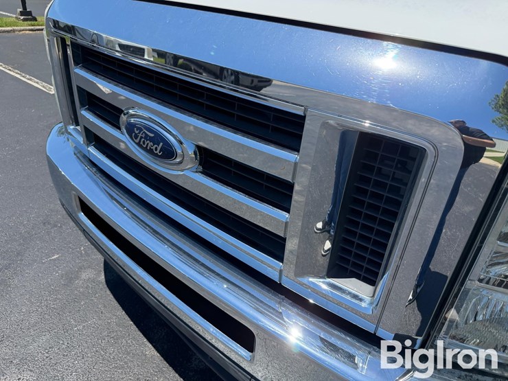 2013-ford-cargo-image-13