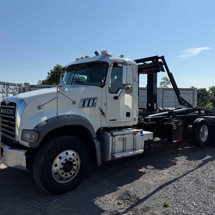 2020 MACK GRANITE 104FR