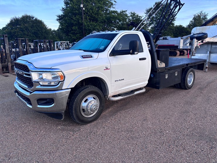 2020-dodge-ram-3500-image-1